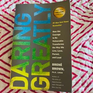 Daring Greatly by Brené Brown Paperback Self-Help Psychology Bestseller